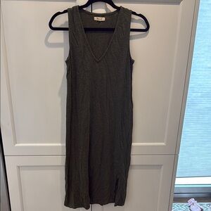 Madewell Sleeveless V-Neck Dress in Olive Green, Size Small